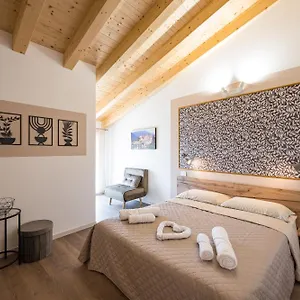 https://fienile-nonna-elide.hotelinveneto.com